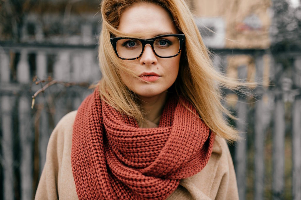 Okulary korekcyjne nie tylko poprawiają nasze wzrokowe niedoskonałości, ale także stanowią ważny element naszego stylu i wyglądu